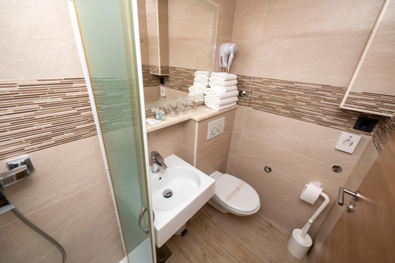 Deluxe Collection Hotel Kastel Сплит Екстериор снимка